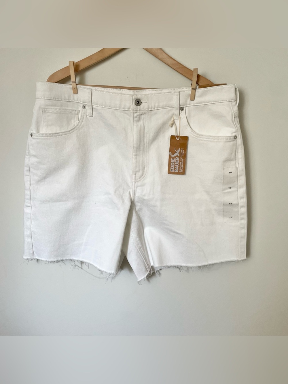 Eddie Bauer Authentic Voyager White Denim Jean Short High Waisted Size 18 NWT